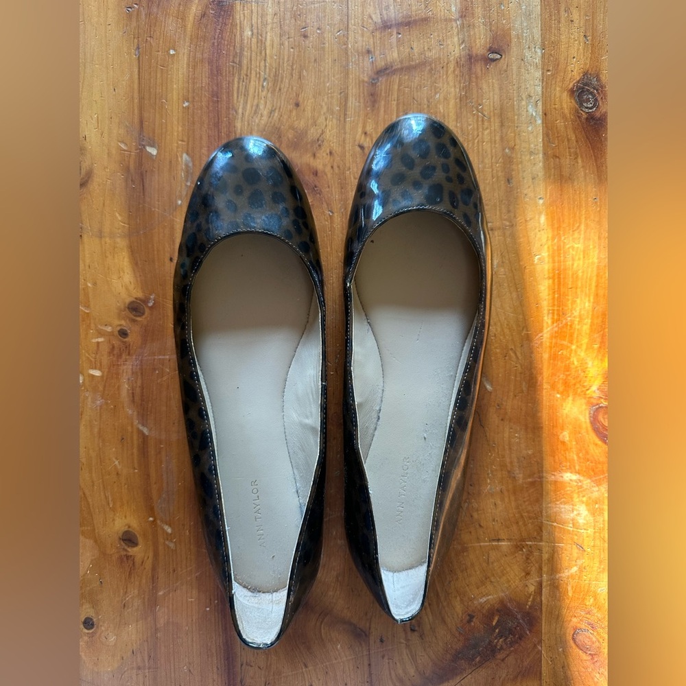 Ann Taylor Leopard-Pattern Patent Ballet Flats in Brown and Black Sz 8